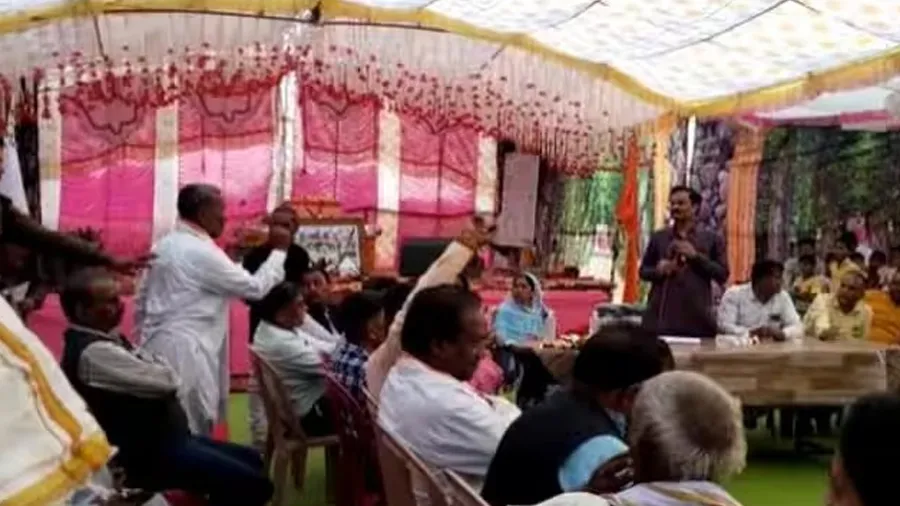 તમે કોંગ્રેસ કરતા પણ ખરાબ છો, ગ્રામજનોએ BJPના ધારાસભ્યને કેમ ફટકાર્યા