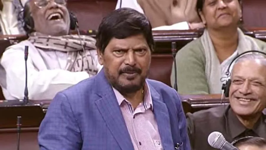 કોંગ્રેસવાળા જેટલી દાઢી વધારવી હોય તેટલી વધારો, આઠવલેની કવિતા તમે પણ સાંભળો