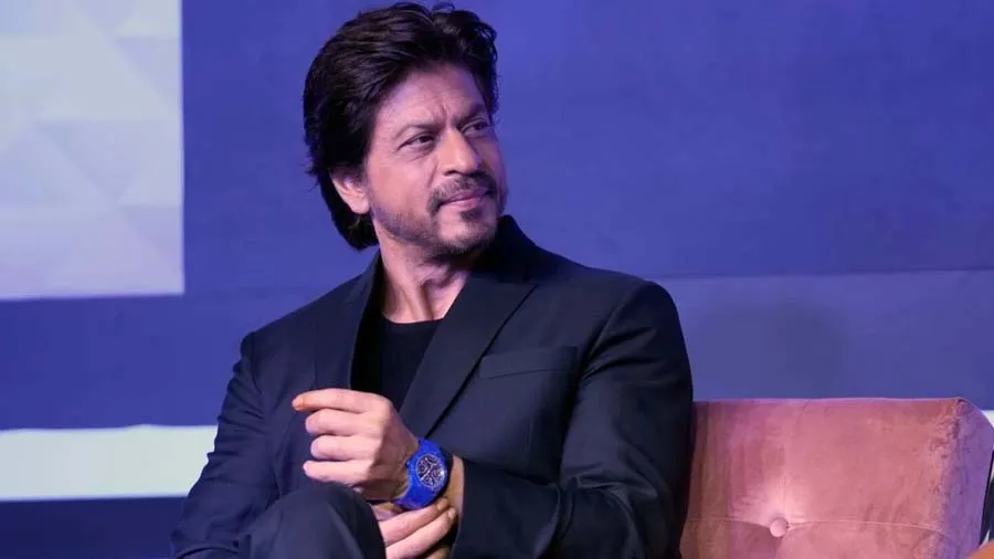 શાહરુખ ખાને પહેરેલી આ બ્લૂ ઘડિયાળની કિંમત 5 કરોડ રૂપિયા છે