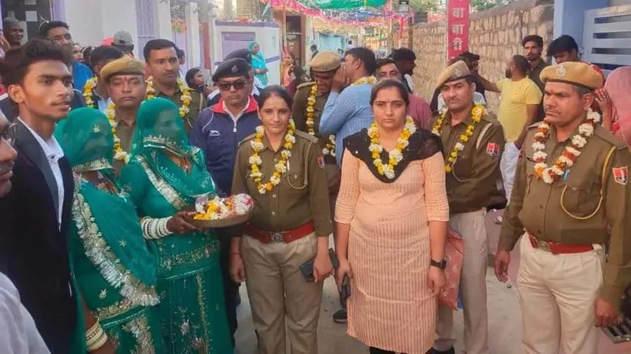 સફાઈ કામદારની દીકરીના લગ્નમાં પોલીસકર્મીઓ પહોંચ્યા, આટલા રૂપિયા મામેરું ભર્યું