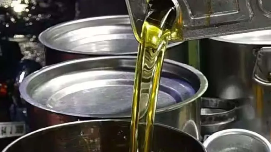 સિંગતેલના ભાવમાં ફરી ભડકો, ડબ્બે અધધ ભાવ વધતા ગૃહિણીઓનું બજેટ ફરી ખોરવાયું