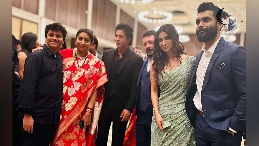 સ્મૃતિ ઇરાનીની દીકરીના રિસેપ્શનમાં પહોંચ્યા શાહરૂખ, મૌની રોય, જુઓ તસવીરો