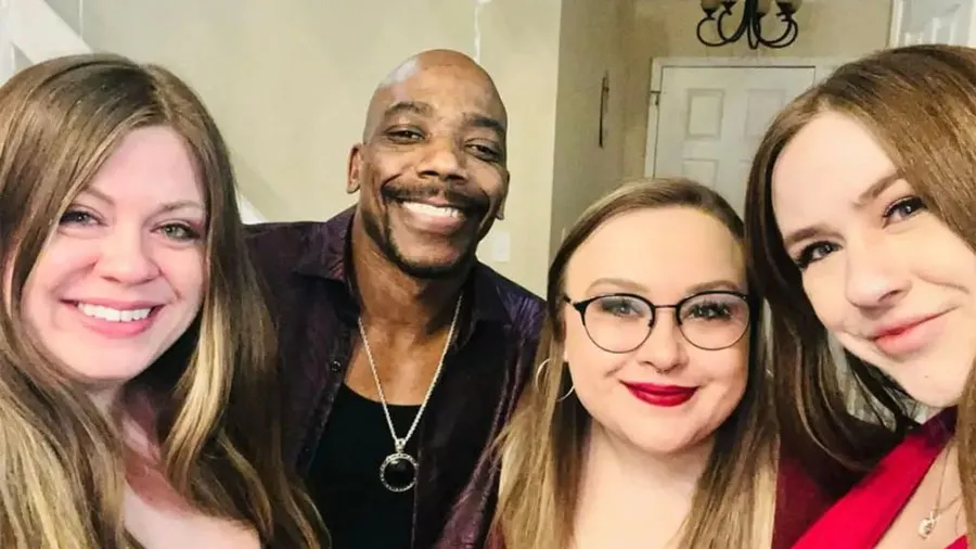 3 મહિલા સાથે રહે છે આ વ્યક્તિ, બોલ્યો-હું નથી કરતો કોઈ કામ, પત્નીઓ ચલાવે છે ઘર