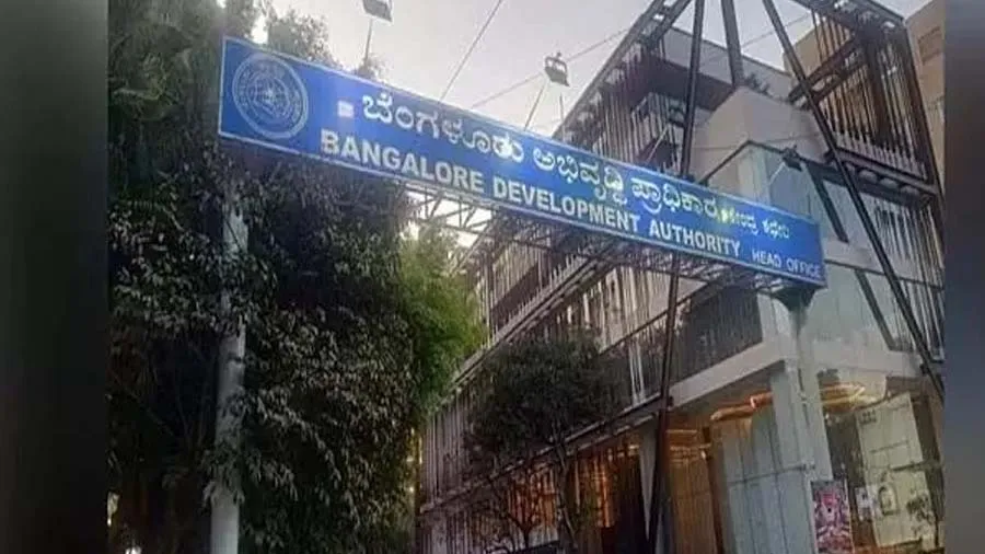 સરકારે ખેડૂતની ખાનગી જમીન 26 લોકોને ફાળવી, ત્યાર પછી ભૂલ સ્વીકારી, પરંતુ...