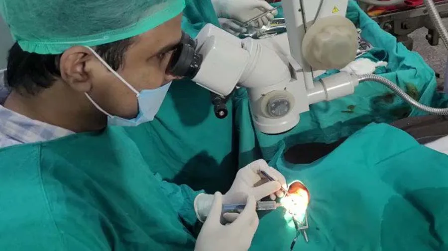 બહારો ફૂલ બરસાઓ મેરા મેહબૂબ આયા હૈ.. ઓપરેશન દરમિયાન દર્દી ગાવા લાગ્યો સોંગ