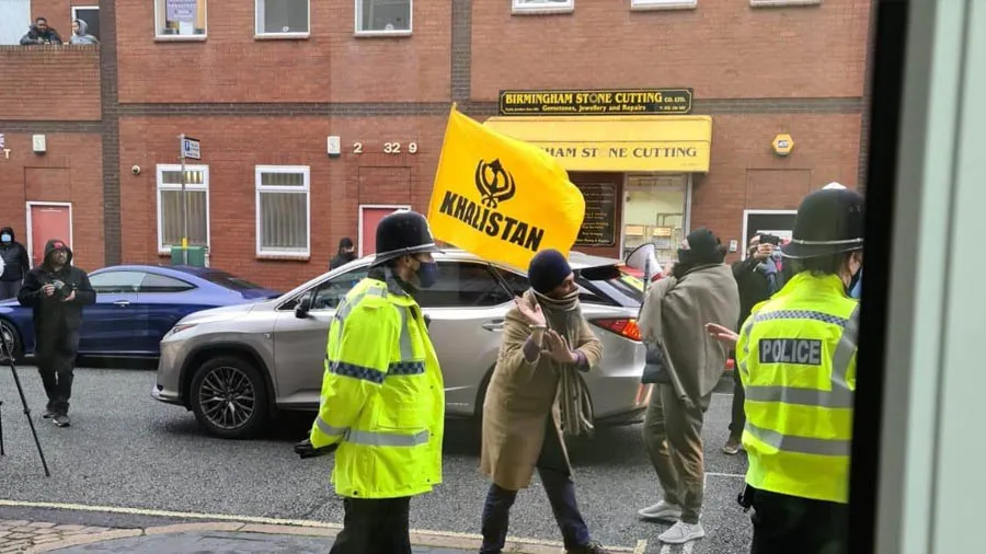 ઓસ્ટ્રેલિયામાં હિંદુ મંદિરો પર ફરી હુમલો, ઈન્ડિયન એમ્બેસી પર ખાલિસ્તાની ધ્વજ