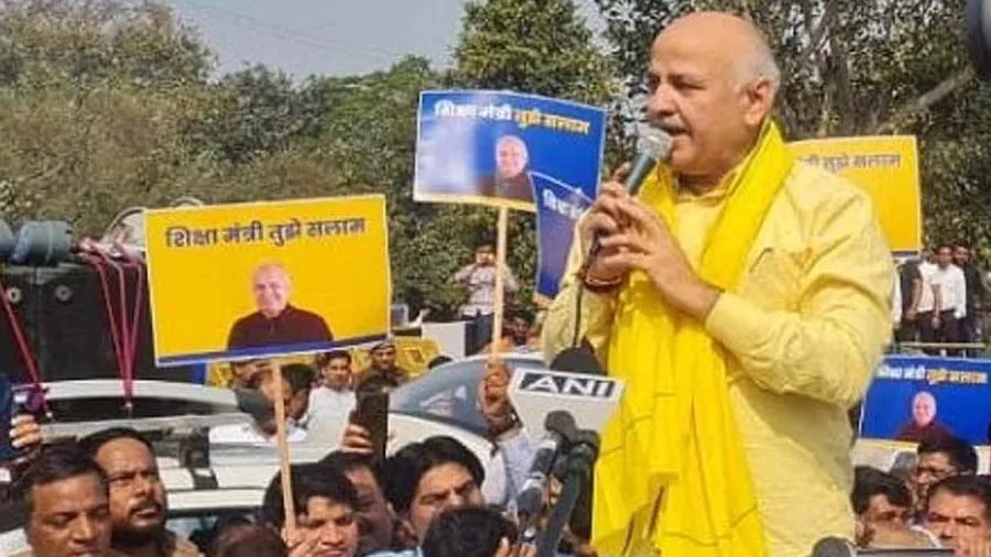 મારી પત્ની ઘરે એકલી છે અને ખૂબ જ બીમાર છે...CBI HQ જતા DyCM સિસોદિયા ભાવુક થયા