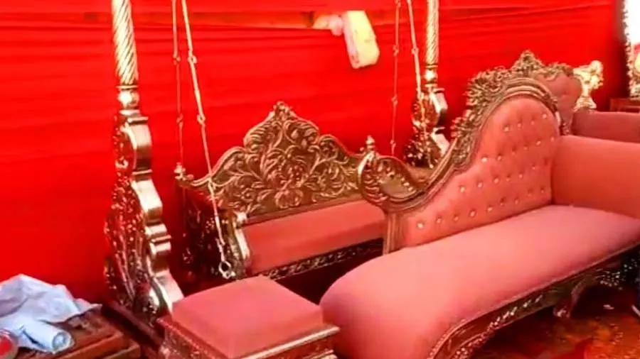 2 KG સોનું, ચાંદીના પલંગ-સોફા અને...ઉદ્યોગપતિએ રાજકુમારીની જેમ દીકરીને વિદાય આપી