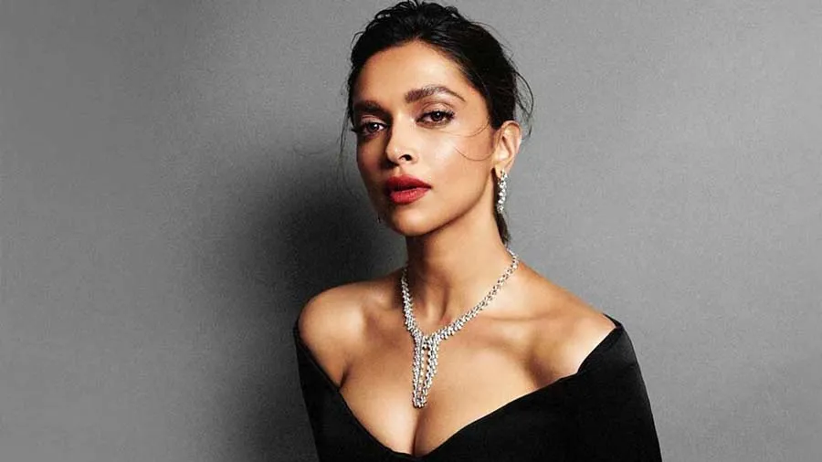 પઠાનને લઈ થયેલા વિવાદ પર દીપિકા-શાહરૂખ શા માટે રહ્યા ચૂપ? એક્ટ્રેસે કર્યો ખુલાસો