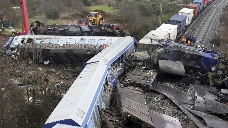 ગ્રીસમાં 2 ટ્રેનો વચ્ચે અથડામણ, 36 લોકોના મોત, 3 દિવસનો રાષ્ટ્રીય શોક જાહેર