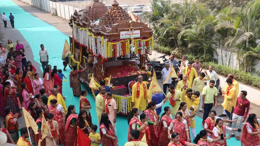ઉમિયા માતાજીના ભવ્યરથનું સુરતમાં ભટાર રવિદર્શન સોસાયટીમાં  સ્વાગત