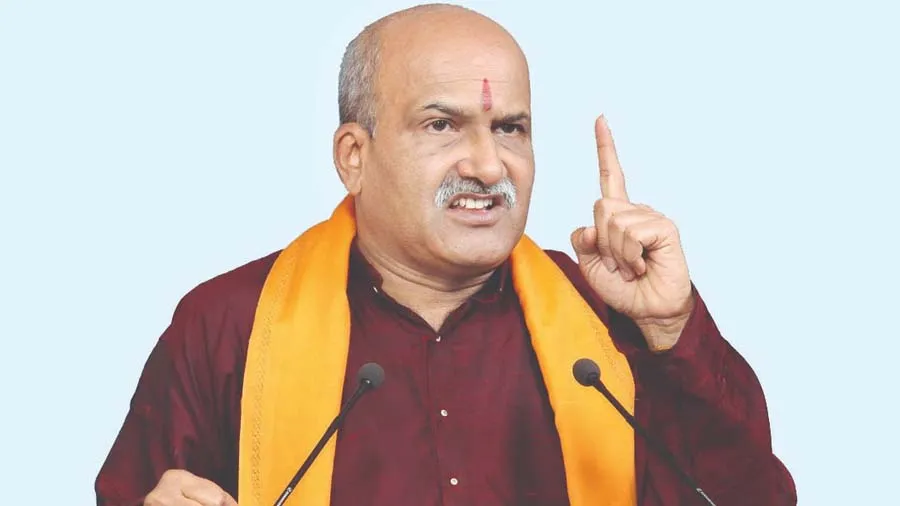 PMના નામ પર વોટ માગનારા ભાજપના નેતાઓને ચપ્પલોથી મારો: શ્રીરામ સેના પ્રમખ