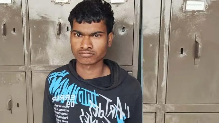 નકલી IPS બની ચેટ પર છોકરીઓને કહ્યું- 'તમે સિલેક્ટ થયા છો, દિલ્હી આવો'