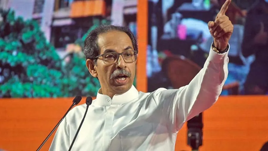 શું ગૌમૂત્ર છાંટવાથી દેશને આઝાદી મળી હતી? ઉદ્ધવનો શિંદે કેમ્પ અને BJP પર પ્રહાર