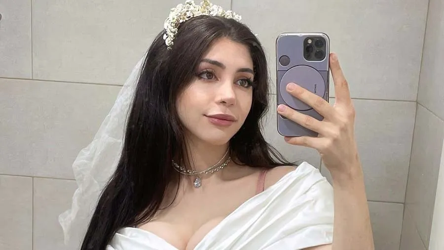 યુવતીએ પોતાની સાથે લગ્ન કરી 24 કલાકમાં લીધા છૂટાછેડા, પબ્લિસિટી સ્ટંટ લાગે છે