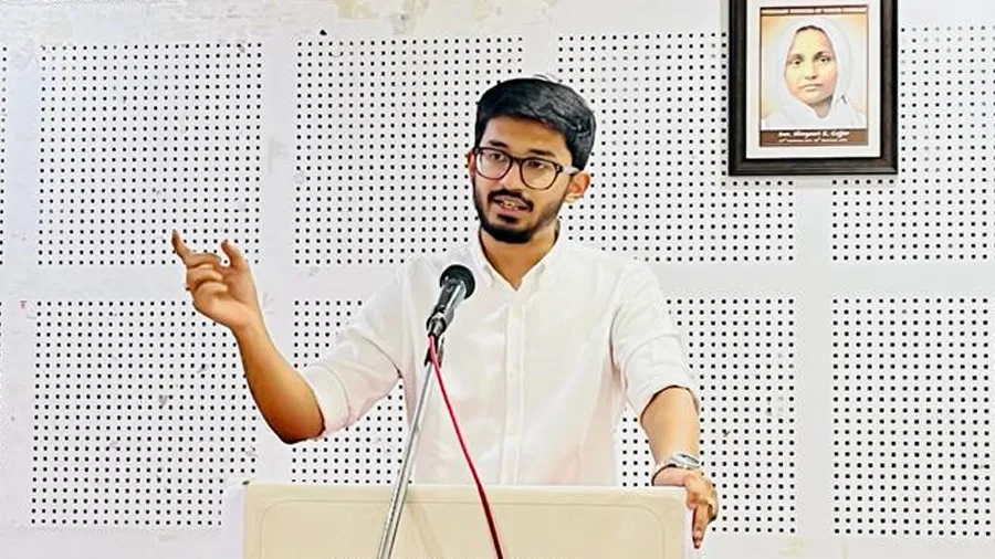 વિશ્વ ગ્રાહક અધિકાર દિન: પી.ટી મહિલા કોલેજમાં એડવોકેટ ઈશાન દેસાઈનું વક્તવ્ય