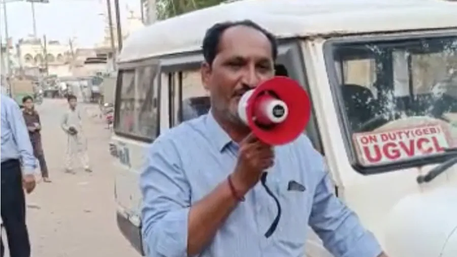 રસિયો રૂપાળો...UGVCL કર્મીએ લોકો બિલ ભરે એટલે ગીત ગાયું, પણ શું લોકોને ફરક પડશે?