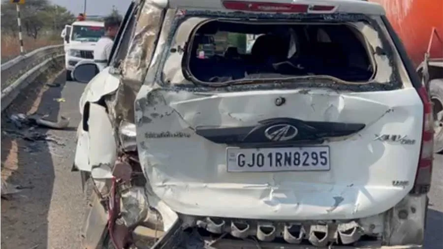 દારૂ ભરેલી કારથી ટક્કર વાગી છતા ઈજાગ્રસ્ત મહિલા PIએ બૂટલેગરોને દબોચ્યા