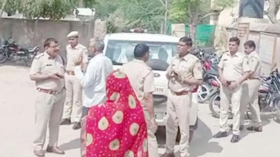 પરણેલી યુવતીએ ઘરેથી ભાગીને પ્રેમી સાથે લગ્ન કર્યા, પરિવારે યુવકનું નાક કાપ્યું