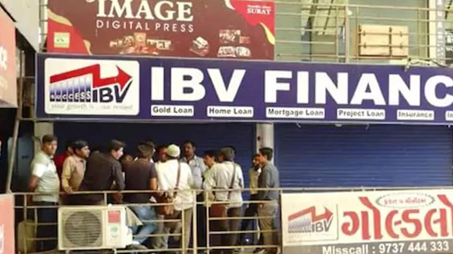 સુરતના વરાછામાં ખાનગી ફાયનાન્સર ઓફીસને તાળા મારીને ફરાર,700 લોકો ફસાયા