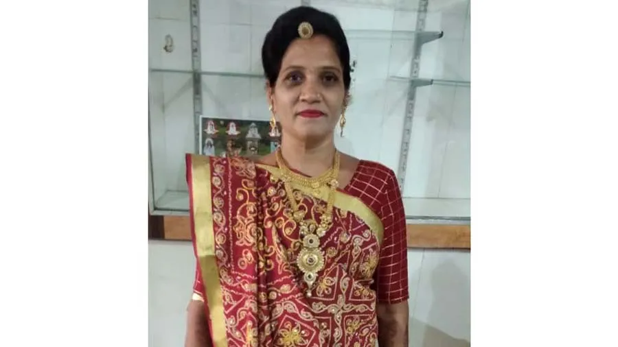 રાજકોટમાં કૂતરો પાછળ દોડતા ડરી ગયેલા મહિલા બાઇક પરથી પટકાયા, મોત