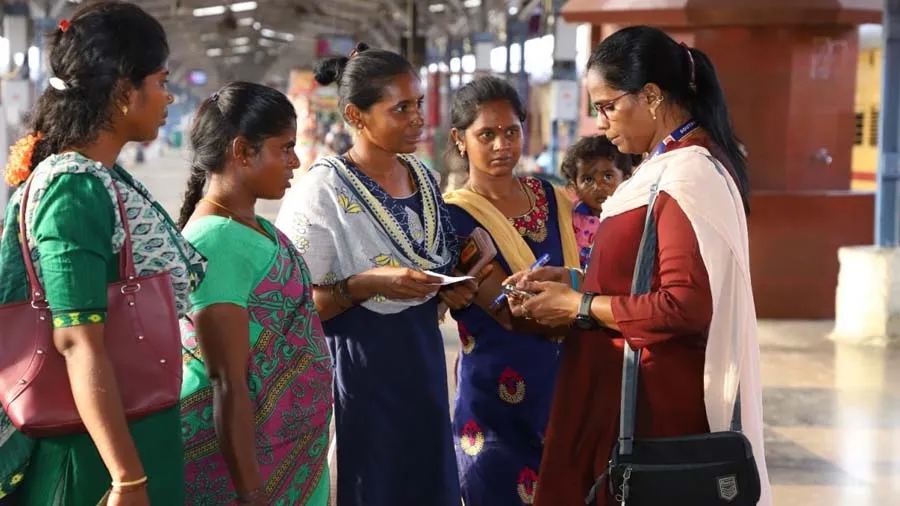 ભારતીય રેલવેની પહેલી મહિલા ટિકિટ ચેકરે બનાવ્યો રેકોર્ડ, 1 કરોડ દંડ વસૂલ્યો