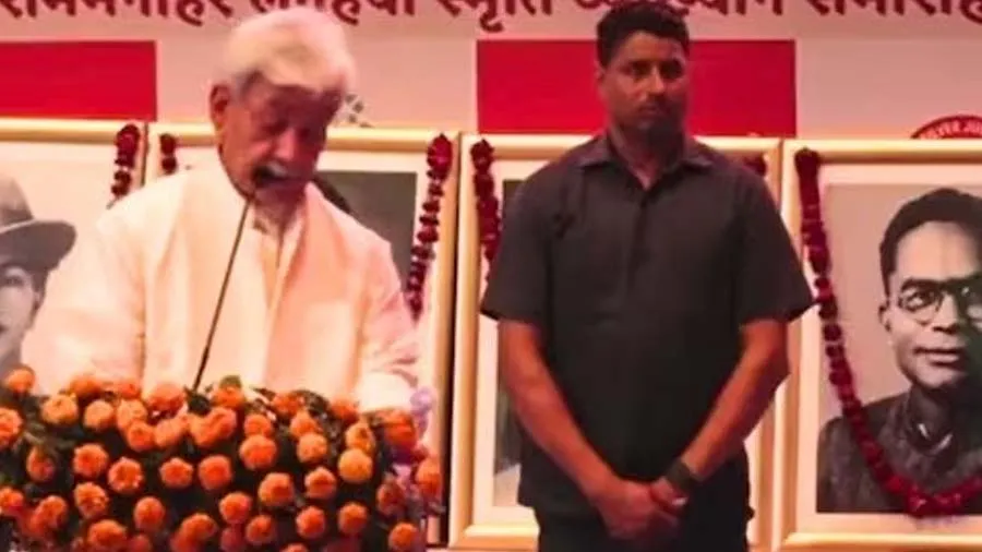 મહાત્મા ગાંધી 12 પાસ હતા, તેમની પાસે કોઈ લૉ ડિગ્રી નહોતી: ગવર્નર મનોજ સિંહા