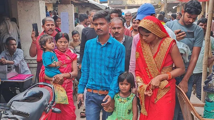 પ્રેમિકા સાથે લગ્ન કરવા પહોંચ્યો 5 બાળકોનો પિતા, પહેલી પત્નીને ખબર પડી તો...