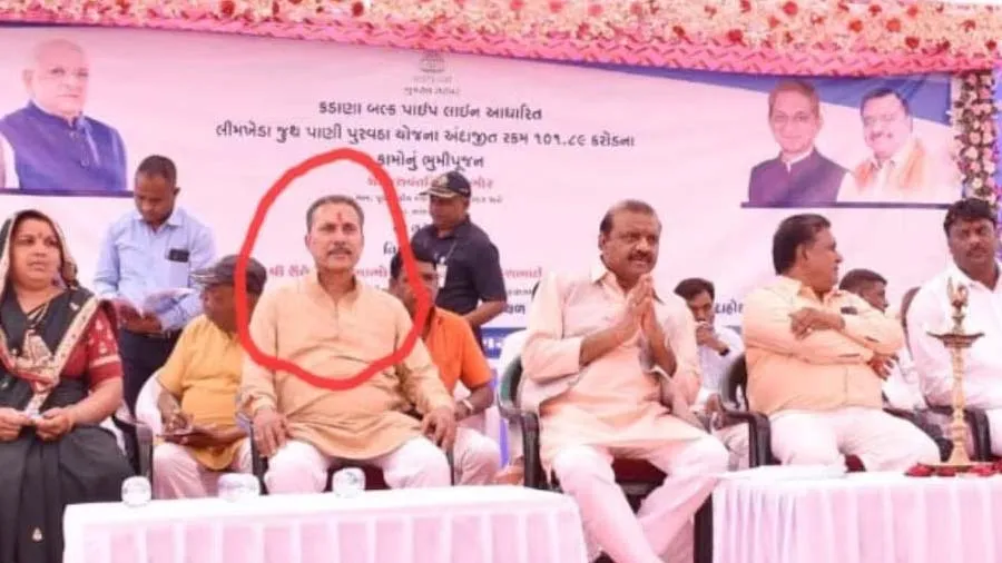 બિલ્કીસ બાનો કેસનો દોષી ગુજરાત સરકારના કાર્યક્રમમાં MP-MLA સાથે જોવા મળ્યો