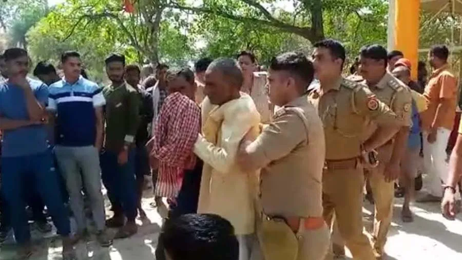 પગના દુખાવાથી પરેશાન વૃદ્ધે નવરાત્રિ દરમિયાન જીભ કાપી દેવી મંદિરમાં ચડાવી