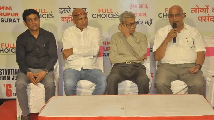 ચોંકી ન જતા, હા સાચું છે, સુરતમાં તિરુપુરના ભાવે કાપડનું વેચાણ