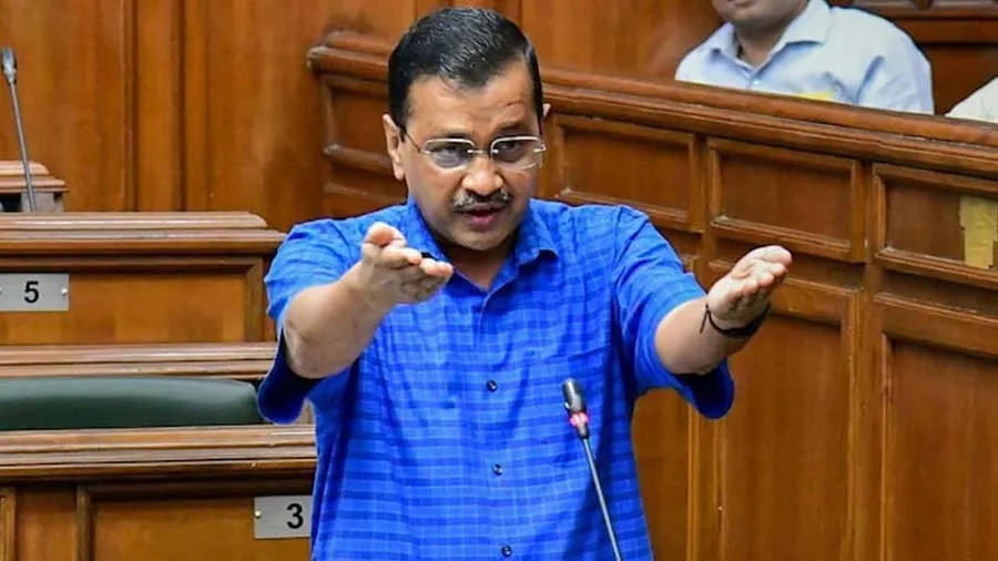 મગજ અદાણીનું અને પૈસા PM મોદીના, CM કેજરીવાલે લગાવ્યા ગંભીર આરોપ