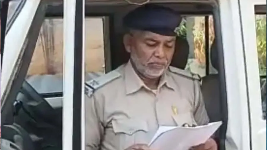 હેલમેટ વગર બાઇક ચલાવતો યુવક પોલીસને જોઇને ભાગ્યો, ASIએ ગોળી મારી દીધી, ગંભીર