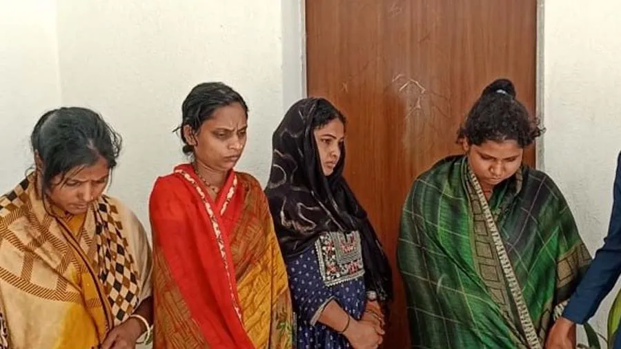 આ મહિલાઓને ભોળી ના સમજતા, આખું ઘર સાફ કરી નાખે છે, પૈસાવાળા પકડે છે