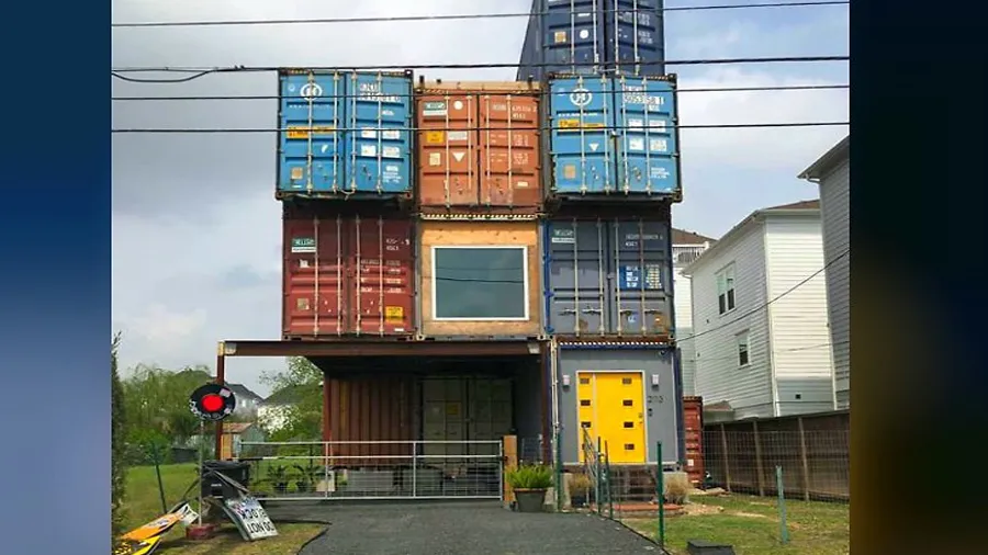 શિપિંગ કન્ટેનરની મદદથી તૈયાર કર્યું ત્રણ માળનું ઘર, 3D સોફ્ટવેરથી બનાવ્યો નક્શો