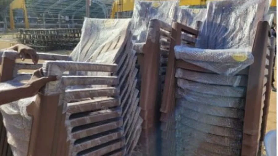 રામકથાના નામે 275 રૂપિયાની ખુરશી 350 માં વેચી નાંખી, નવસારીમાં મોરારીબાપુ...