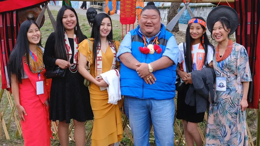 BJP MLAએ 5 મહિલા સાથે ફોટો શેર કરી લખ્યુ- વૈસે તો મેં બડા સખ્ત લૌન્ડા હું પર...