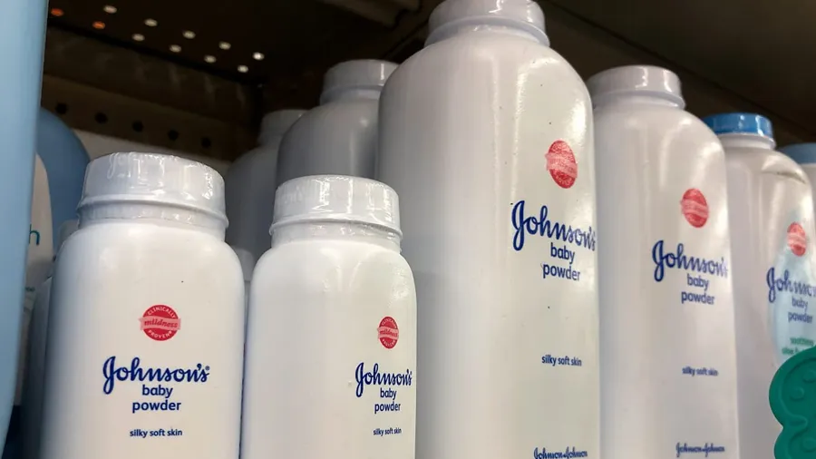 જોનસન એન્ડ જોનસન ટેલ્કમ પાઉડર કેન્સર કેસમાં પીડિતોને 8.9 અબજ ડૉલર આપવા તૈયાર