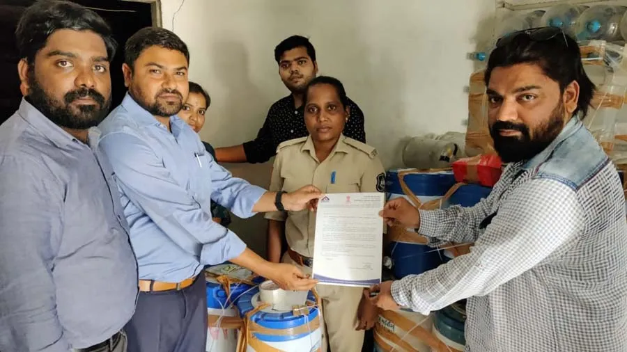 લાયસન્સ વગર પેકેજ્ડ વોટર વેચતી સુરતની કંપની પર ભારતીય માનક બ્યુરોના દરોડા