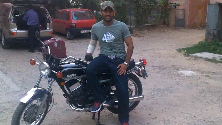 ભારતનો સ્ટાર પૂર્વ ખેલાડી ધોનીની બાઇક ચોરવા માગે છે