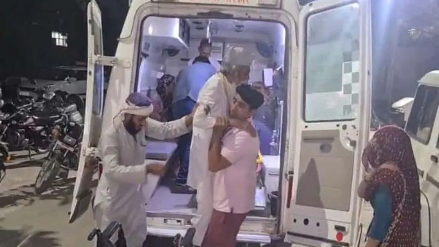 મસ્જિદમાં ઘૂસ્યા હથિયારધારી 15 બદમાશ, નમાઝ વાંચતા લોકો પર હુમલો