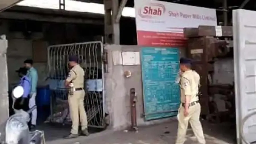 વાપીની શાહપેપર મિલમાં આઇટીના દરોડા, 350 કરોડની ટેક્સચોરીનો મામલો