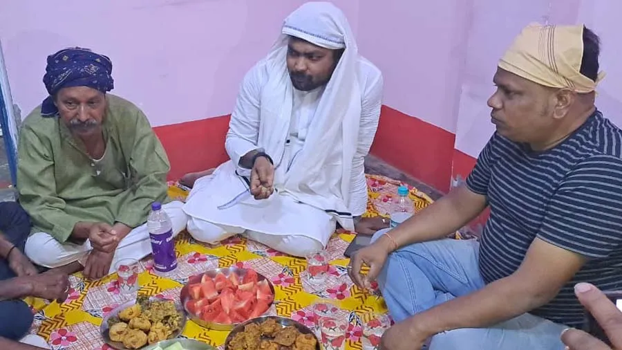 હિન્દુ વ્યક્તિ 8 વર્ષથી રાખે છે રોઝા, બોલ્યો- મુસ્લિમ ભાઈ પણ છઠ પર્વ કરે છે