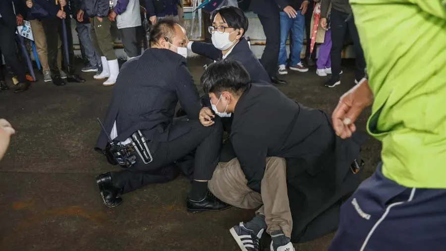 જાપાનના નવા PM પર પણ સ્મોક બોમ્બથી હુમલો, જુઓ વીડિયો કેવી રીતે હુમલાખોર પકડાયો