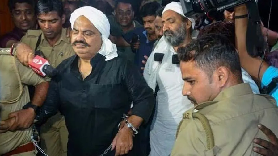 અતીકની હત્યા કરનારા પોલીસની ગાડીમાં આવ્યા હતા, ઘટના જોનારાઓનું નિવેદન, Video