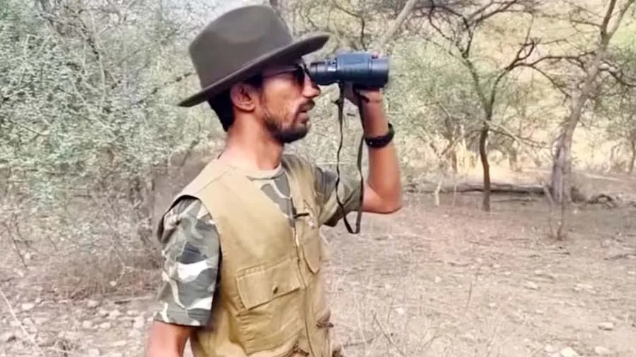 PM મોદીની નકલ કરવી શ્યામ રંગીલાને ભારે પડી, નીલગાયને ખાવાનું આપવાથી....Video