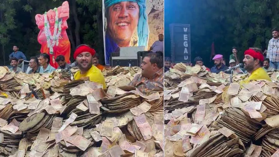 પાટણમાં યોજાયો અનોખો ડાયરો, જ્યાં પૈસાની સાથે થયો રોટલા-રોટલીનો વરસાદ