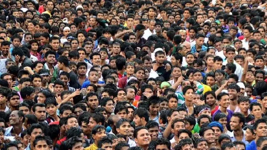 ભારત ચીનને પાછળ છોડીને સૌથી વધારે વસતી ધરાવતો દેશ બન્યો