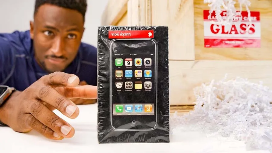 15 વર્ષ જૂનો આઇફોન આટલા રૂપિયામાં વેચાયો, યૂટ્યૂબરે કર્યું અનબોક્સિંગ, જુઓ Video