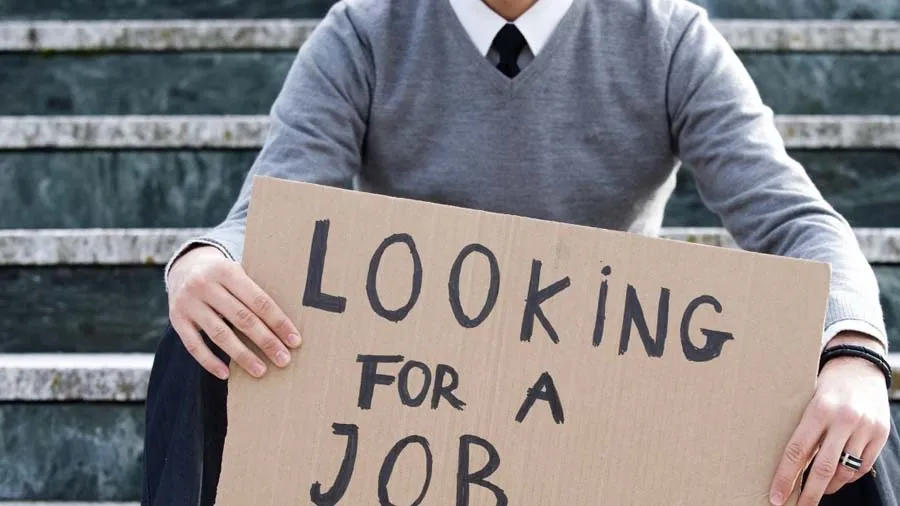 એક તરફ નોકરીઓ છે, બીજી તરફ યુવાઓ પાસે ડિગ્રીઓ છે, છતા બેરોજગારી શા માટે?